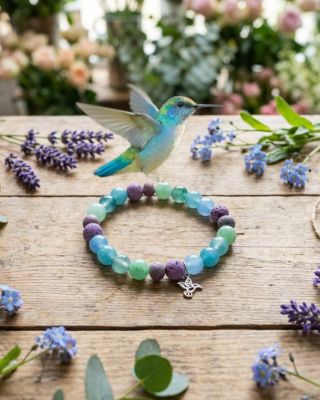 💜🩵💚 Tak a už je to za dveřmi🤩 Zítra během dne budou moci odběratelé newsletteru nakouknout do kolekce Kolibřík. Jakmile...