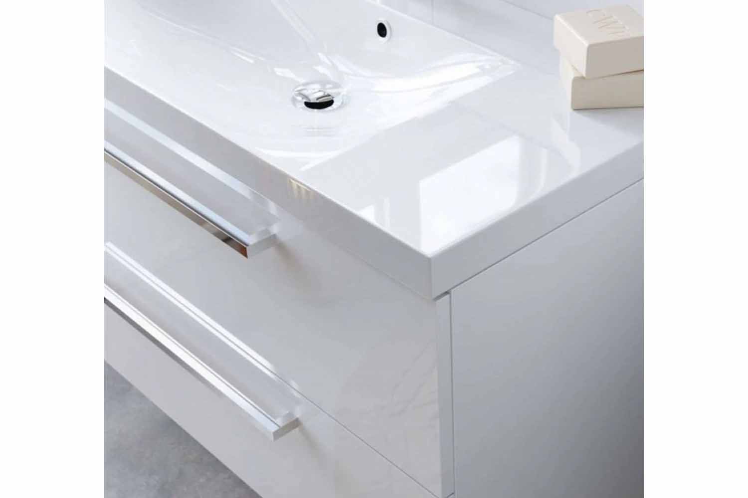 kupelnova-skrinka-proti-plesni