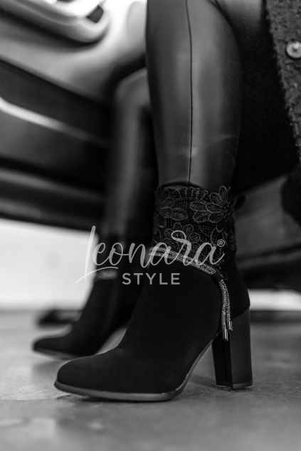 Černé kotníkové boty s krajkou CANOLLI