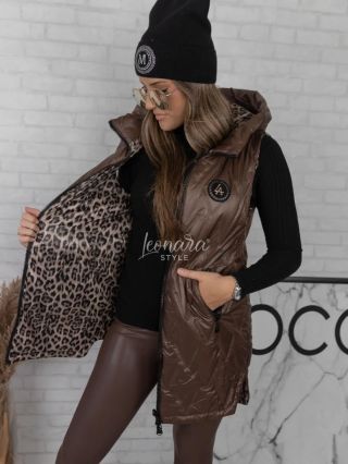 Mrkejte, na ty novinky na eshopu 🍁🍂 Podzim je oficiálně tady 🍁🥲 Nadherne oboustranné vesty 2v1 , 2 barvičky🤎🖤 Cena 1099,-...