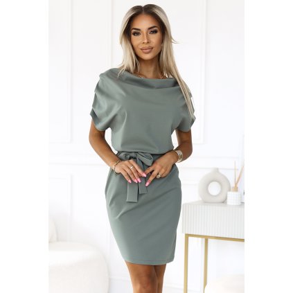 Numoco ROXI šaty s asymetrickou sukní a páskem - olivová barva 240-4 (Velikost S, Barva Zelená)