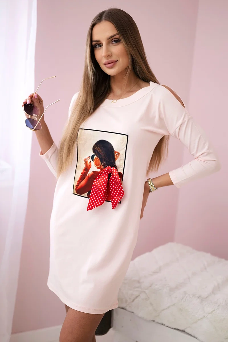 Kesi Šaty 66817 s grafikou a 3D zdobené mašlí Barva: Růžová - světle, Velikost: UNI