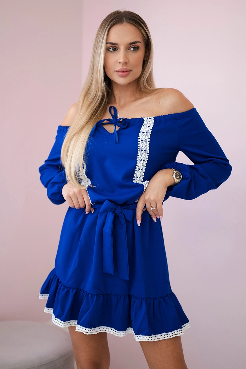 Kesi Šaty 66046 s otevřenými rameny a krajkou Barva: Modrá - tmavě, Velikost: UNI