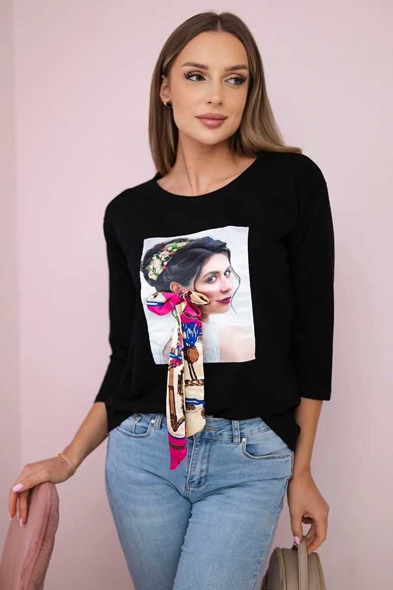 Kesi Halenka s grafickou a barevnou 3D mašlí Barva: Černá, Velikost: UNI