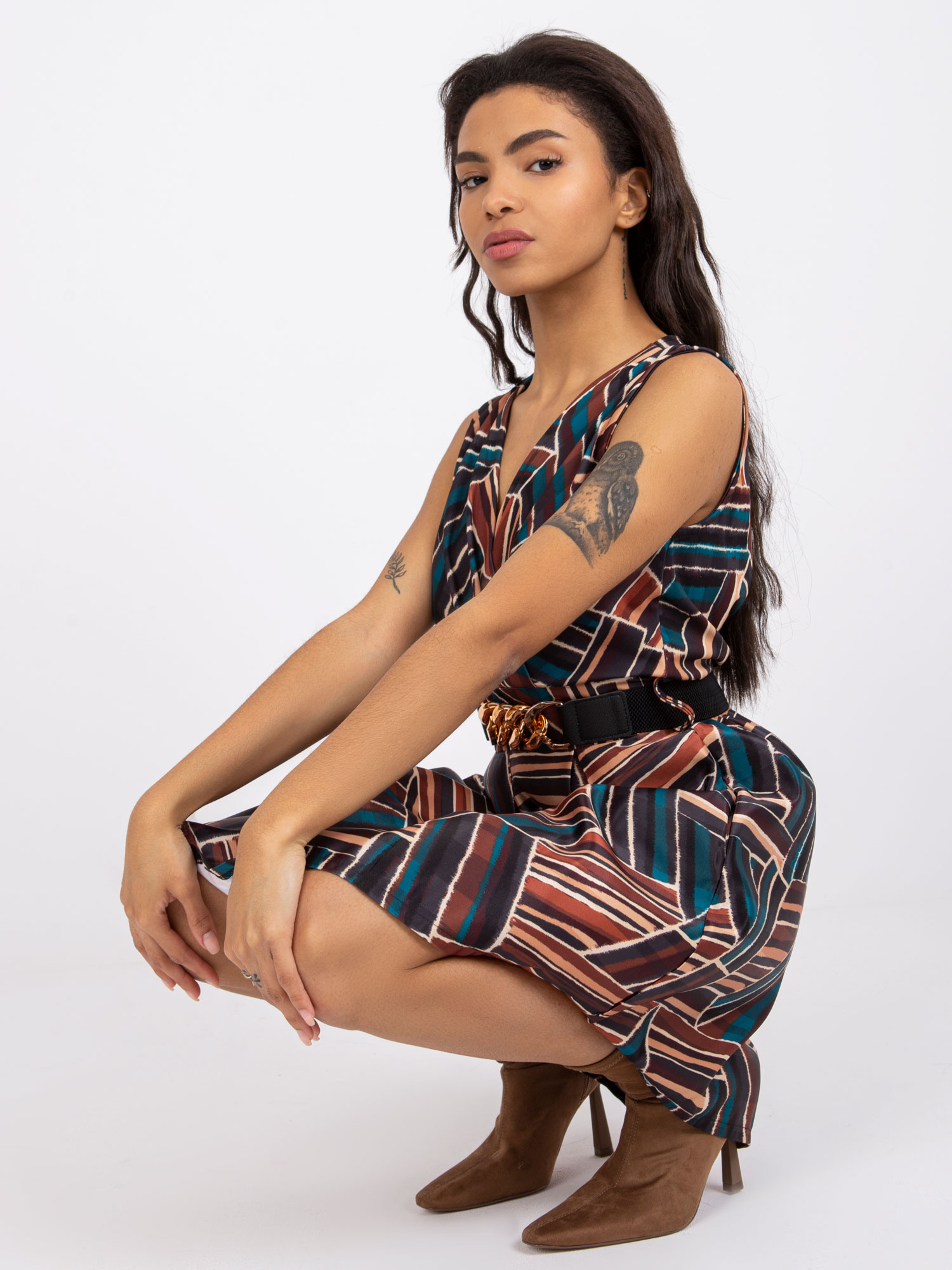 Šaty DHJ-SK-15308-1.57P ITALY MODA Barva: Hnědá, Velikost: UNI