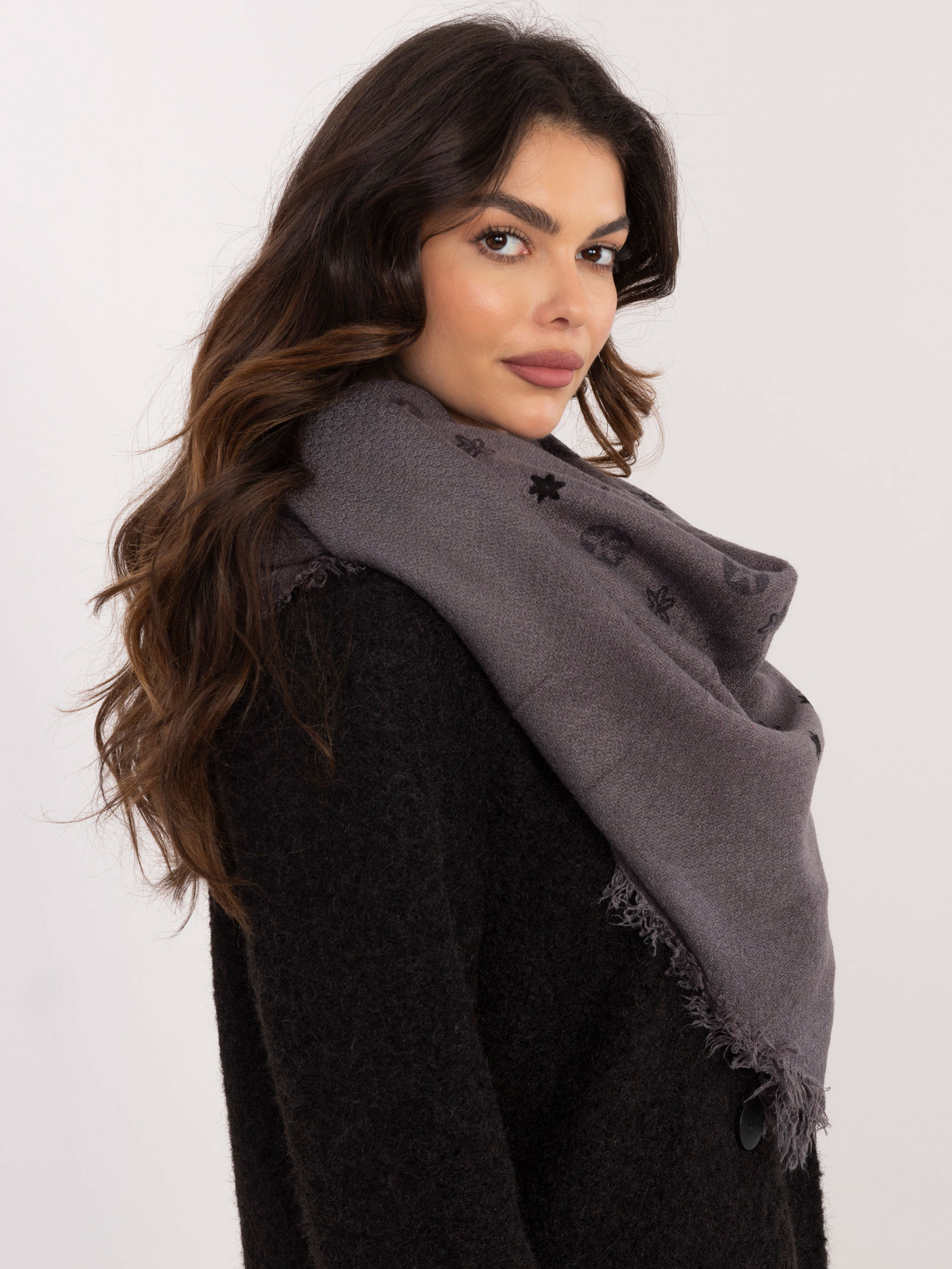 Šála AT SZ 23504.93P tmavě šedá jedna velikost