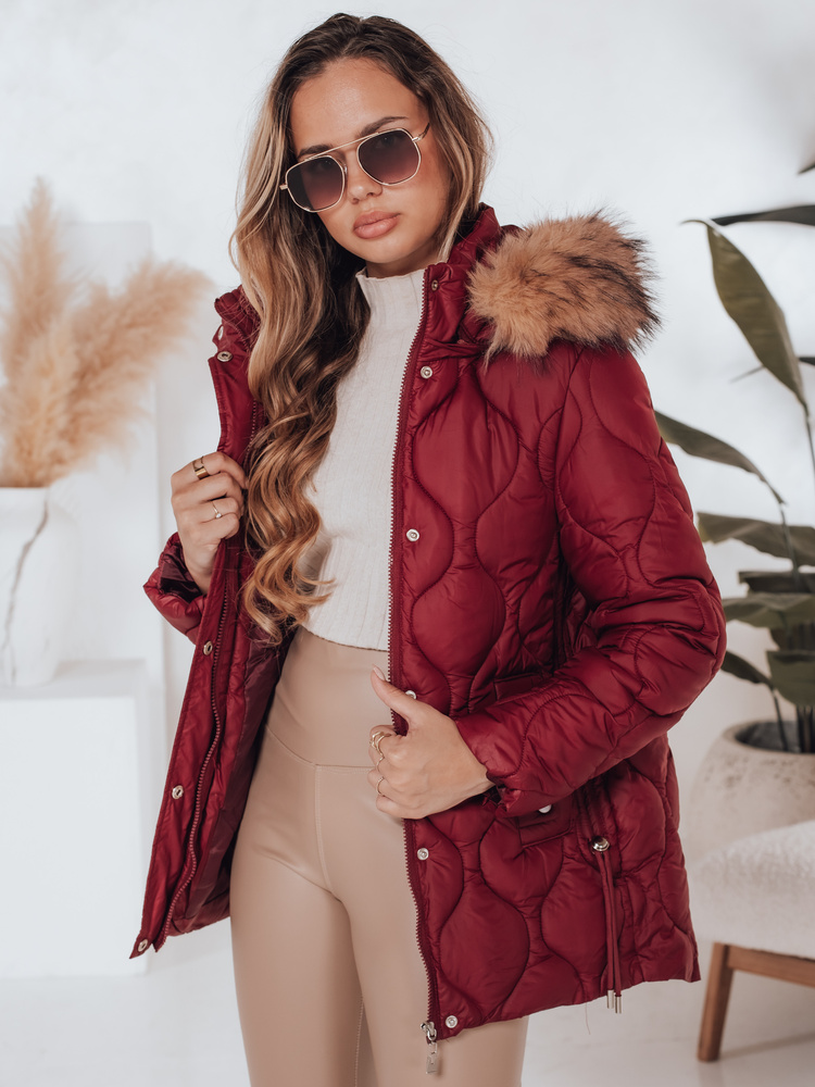 Dámská zimní bunda s kapucí a kožíškem LUMORE Dstreet TY4723 Barva: Červená, Velikost: M