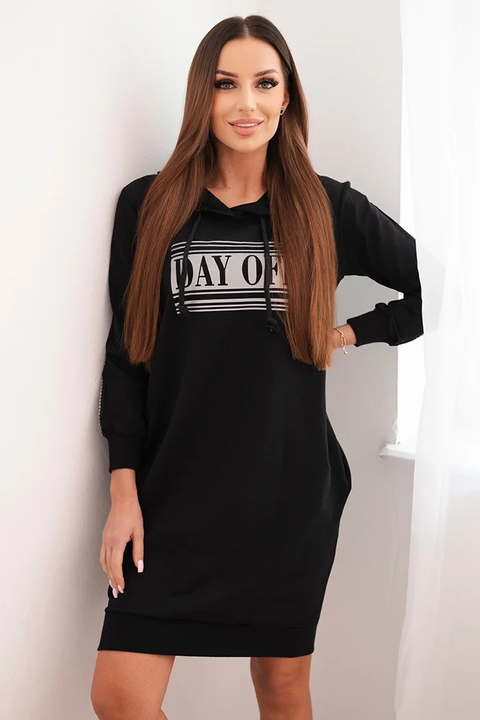 Kesi Šaty s reflexním potiskem černé Barva: Černá, Velikost: UNI