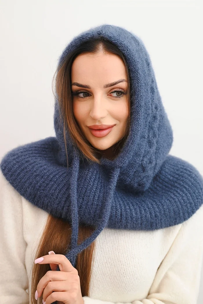 Polski Dámská čepice s kapucí a pleteným vzorem bílá Barva: Modrá, Velikost: UNI