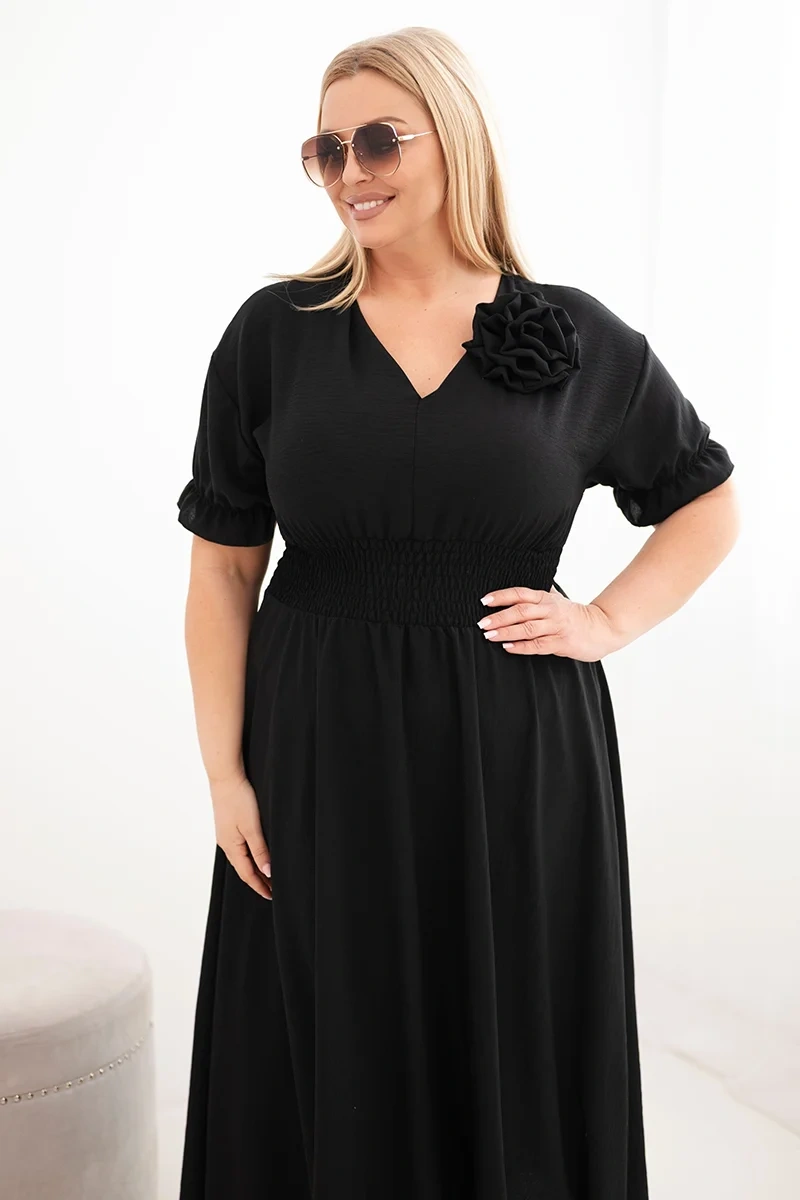 Kesi Dámské šaty Plus Size s výstřihem do V a řaseným pasem světle béžová Barva: Černá, Velikost: UNI