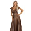 Numoco CRYSTAL saténové dlouhé šaty s výstřihem - mocha mousse 411-14 (Velikost XS, Barva Hnědá)