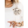 Pohodlná halenka s květinovou aplikací na rameni - ecru 592-1 (Velikost UNI, Barva Tělová)