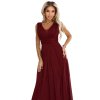 Dlouhé večerní šaty s brokátovým akcentem a hlubokým výstřihem - vínové 637-1 (Velikost UNI, Barva Bordó)