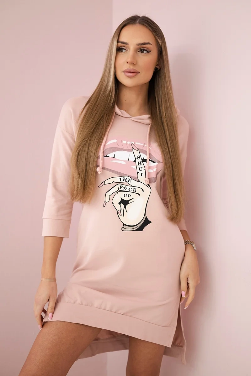 Šaty s dlhším chrbtom a farebnou khaki potlačou Farba: Ružová, Veľkosť: UNI