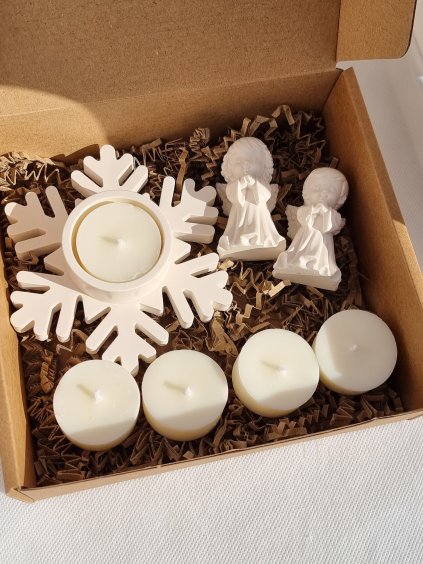 Vianočný darček svietnik a anjelikovia