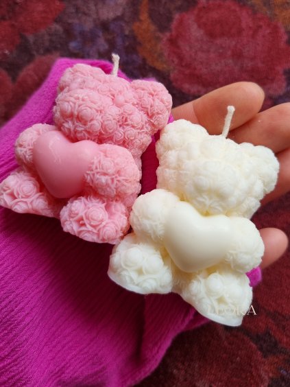 Macko z ruží sójová sviečka