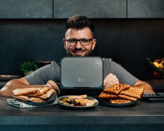 Chtěli jsme k Vám domů dopravit dávku luxusu.. A tak vznikl náš sendvičovač 🧇🥖🥯🥪 Sendvičovač LK 2026 koupíš už teď na...