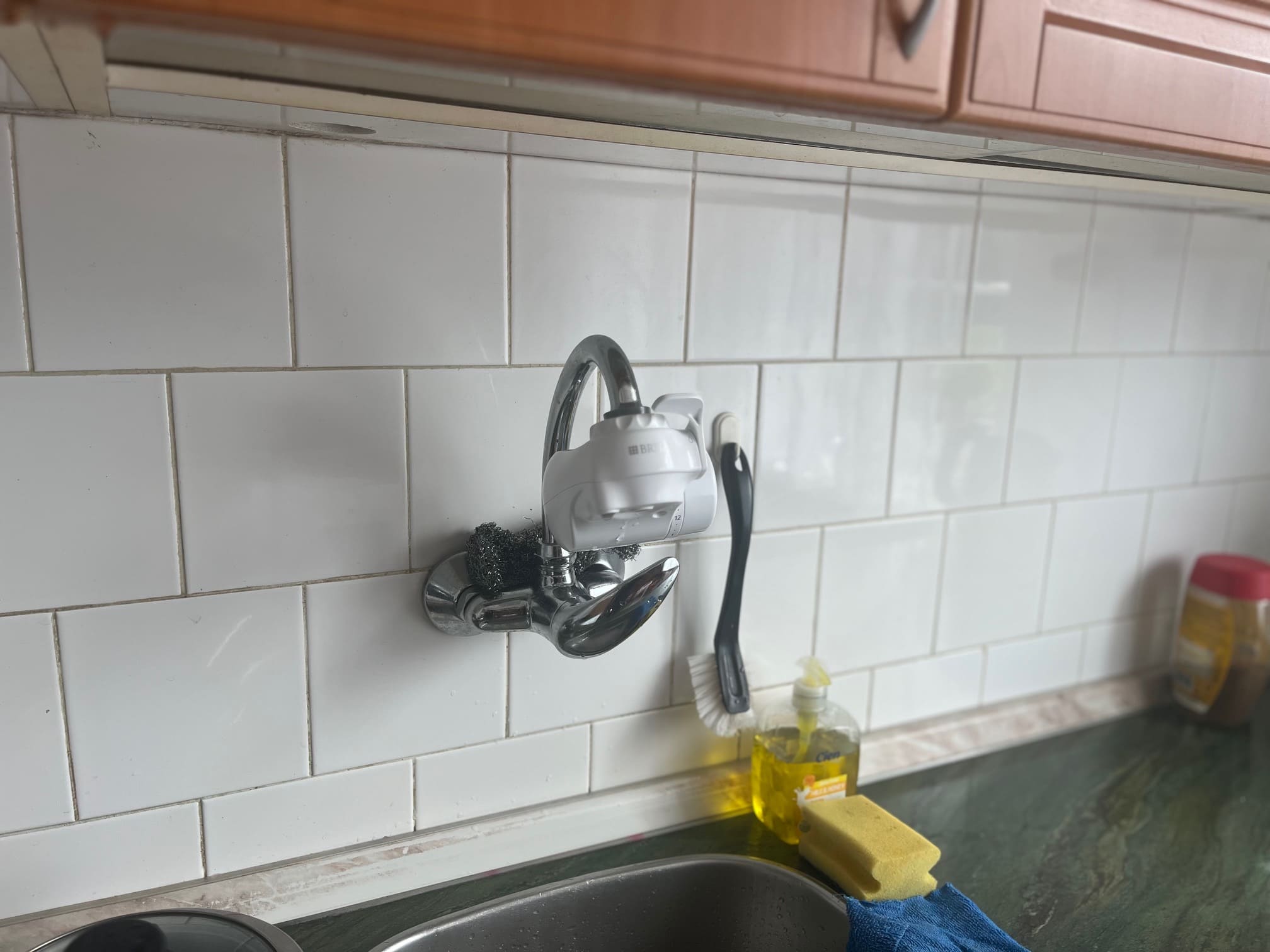 Filtr BRITA ON TAP V na nástěnné kuchyňské baterii