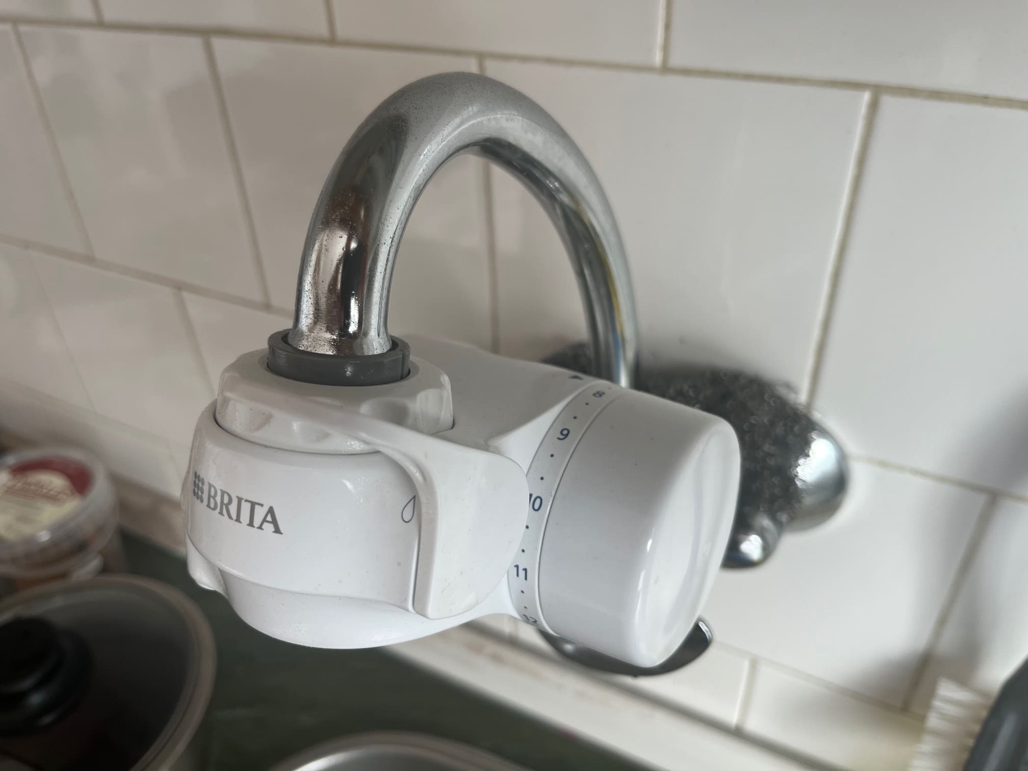 Detail manuálního ukazatele výměny filtru BRITA ON TAP V