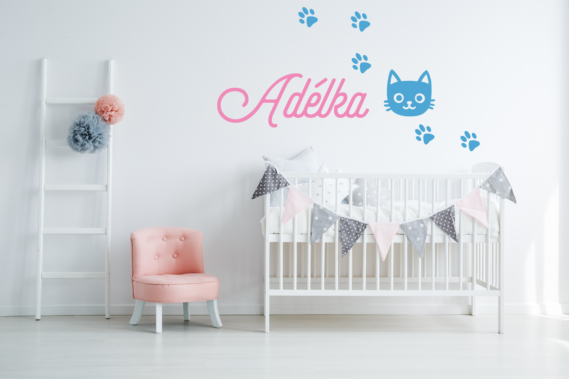 Lepy.sk Samolepka pre bábätká Mačička + meno pre dievčatá Kombinácia farieb: Ľadová modrá + jemne ružová, Velikost vzoru po nalepení: 55x31cm
