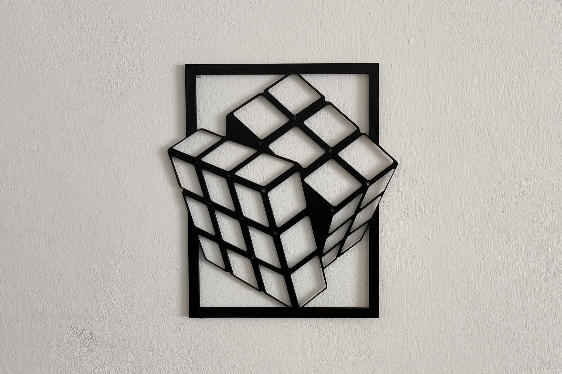 Lepy.sk Drevená obraz na stenu Rubikova kocka Farebná varianta: Čierna, Velikost (šírka x výška): 50x55cm