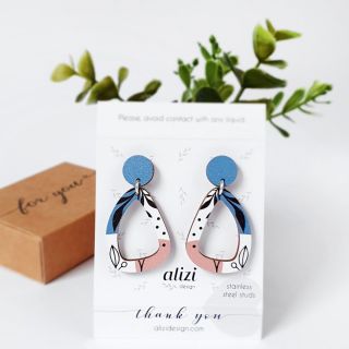 Dřevěné šperky Alizi Design najdete v Leron (Praha 4) nebo na Leron.cz. 💁🤩 #designshop #nusle #praha❤️ #sperk #handmade...