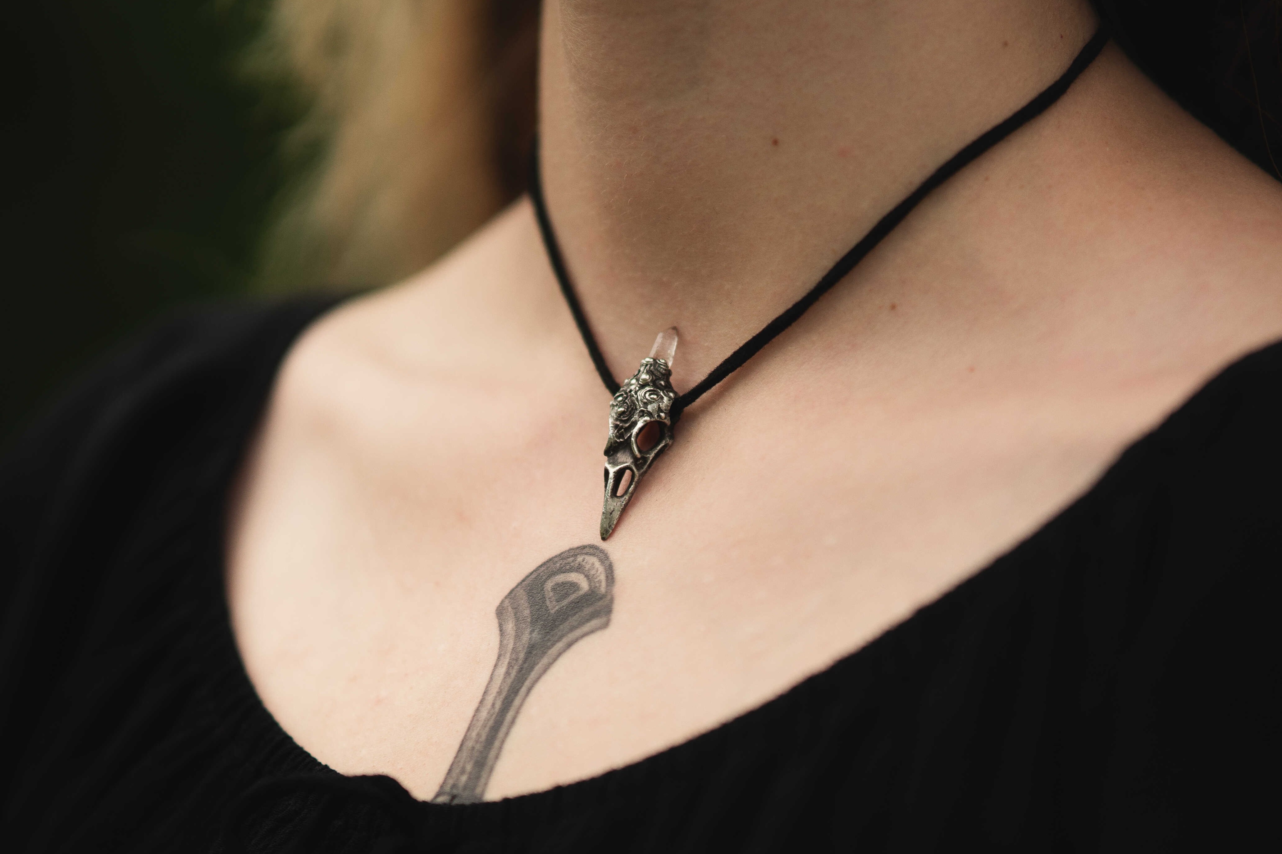 Lebka s křišťálem