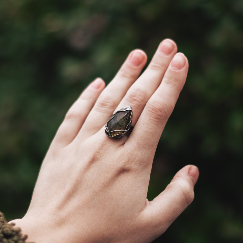 Prsten s labradoritem