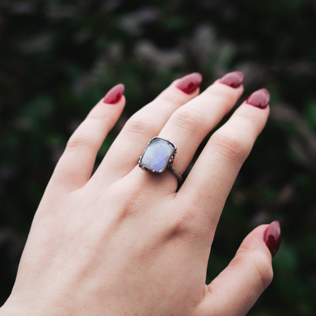 Prsten s měsíčním kamenem