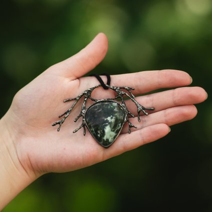 Větvičkový přívěsek s mechovým achátem