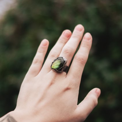 Prsten s labradoritem