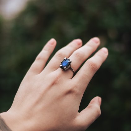 Prsten s labradoritem