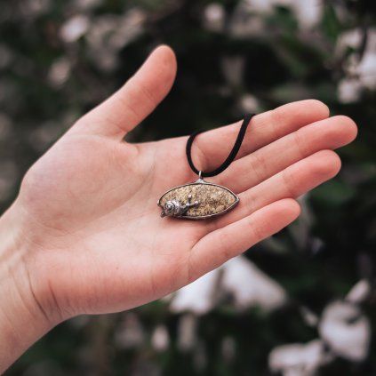 Šnečkový přívěsek s jaspisem