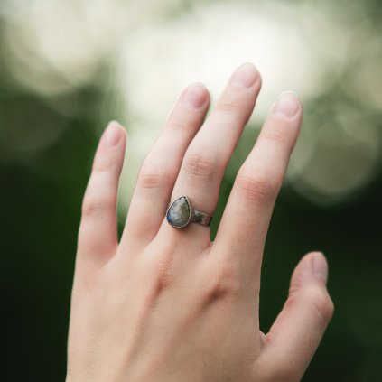 Prsten s měsíčním kamenem