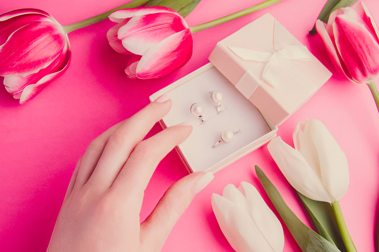 Darček k MDŽ: Ako vybrať ten pravý šperk pre výnimočnú ženu?