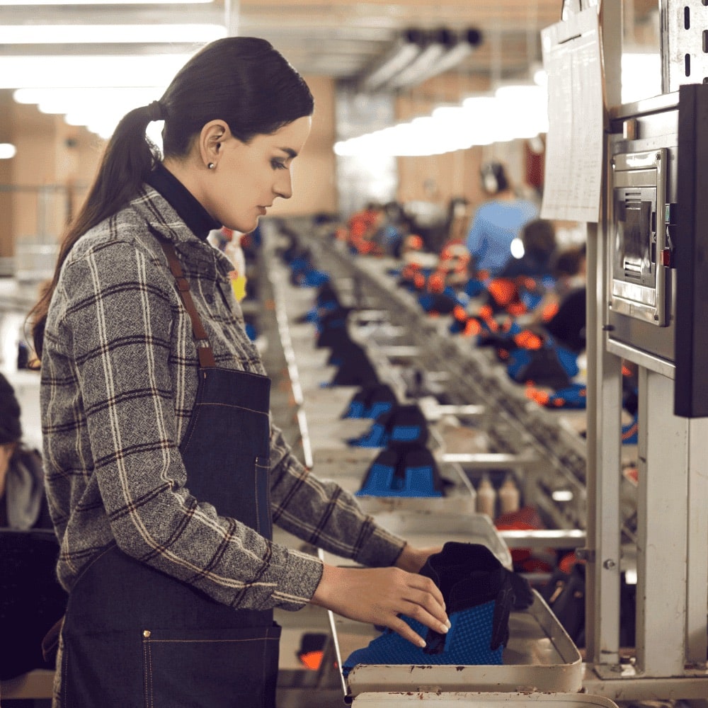 Pohodlie na pracovisku: Prečo zvoliť ľahkú pracovnú obuv?