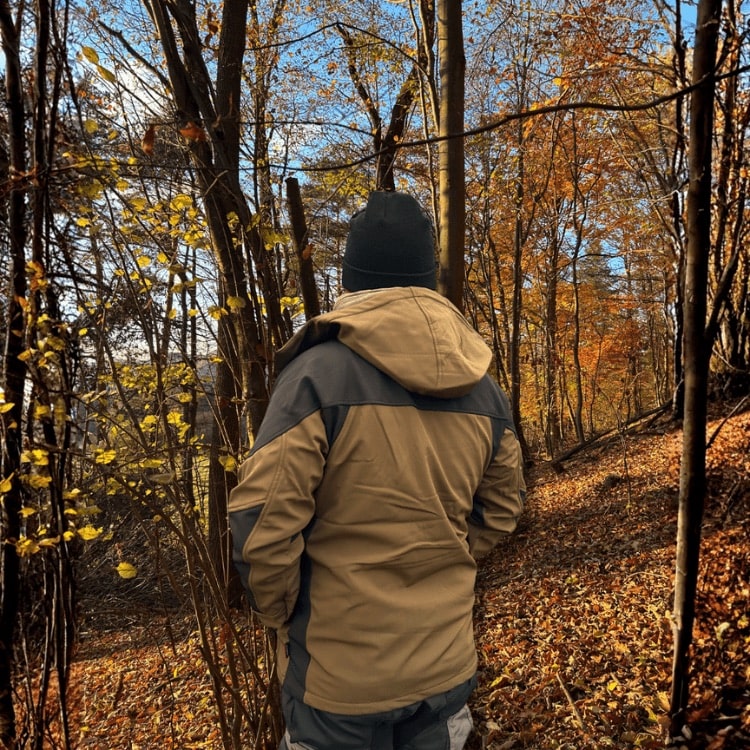 Poľovnícka bunda Sweden: spoľahlivý spoločník do lesa aj na poľovačku