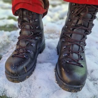 Foto pred⬅️ a po➡️ prvom použití od zákazníka pri práci v záhrade 🏡 ❄️sneh 💧voda 🤎blato a ešte raz blato. Ak chceš mať aj...