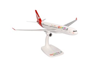 Airbus A330-200 Qantas Pride is in the Air 1:200