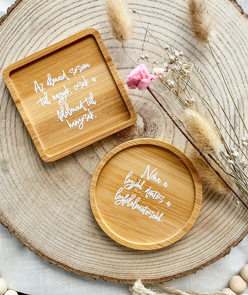 KREATÍV DIY ÚTMUTATÓ –  EGYEDI BAMBUSZ POHÁRALÁTÉT MOTIVÁCIÓS ÜZENETEKKEL