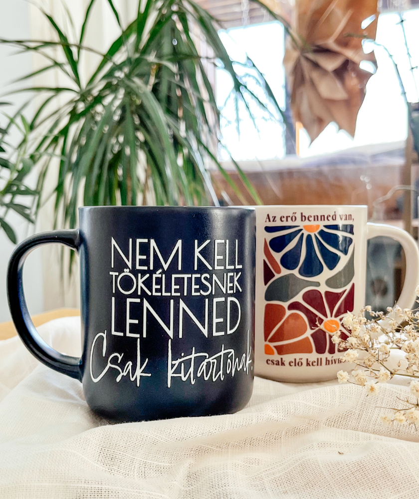 KREATÍV DIY ÚTMUTATÓ: MOTIVÁCIÓS BÖGRÉK DEKORÁCIÓS FÓLIÁVAL