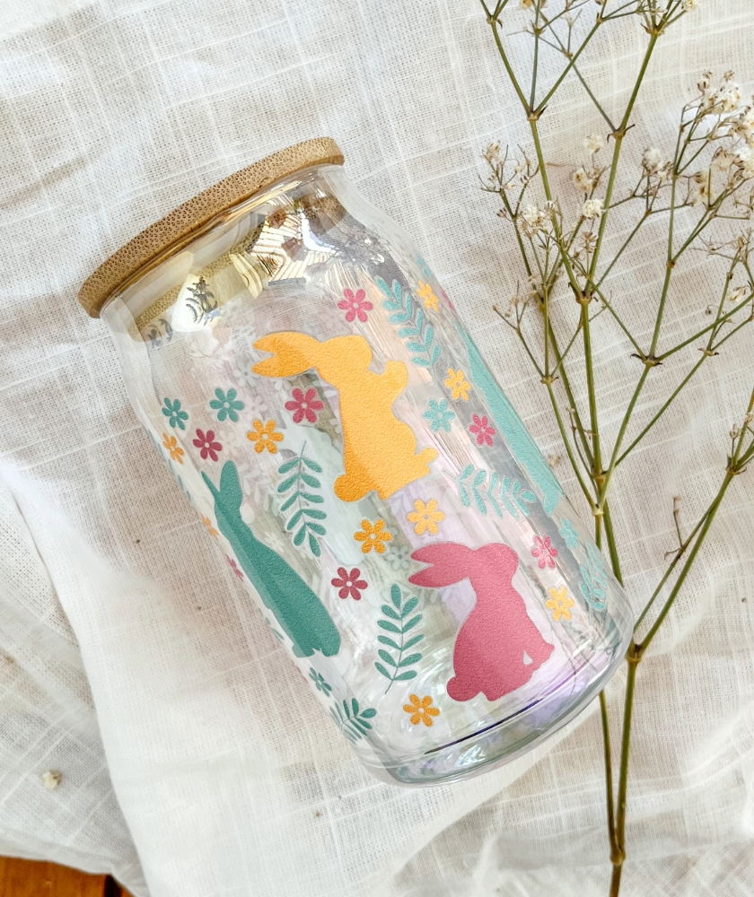 KREATÍV DIY ÚTMUTATÓ: BAMBUSZ FEDELES POHÁR HÚSVÉTI MINTÁS POHÁRFÓLIÁVAL