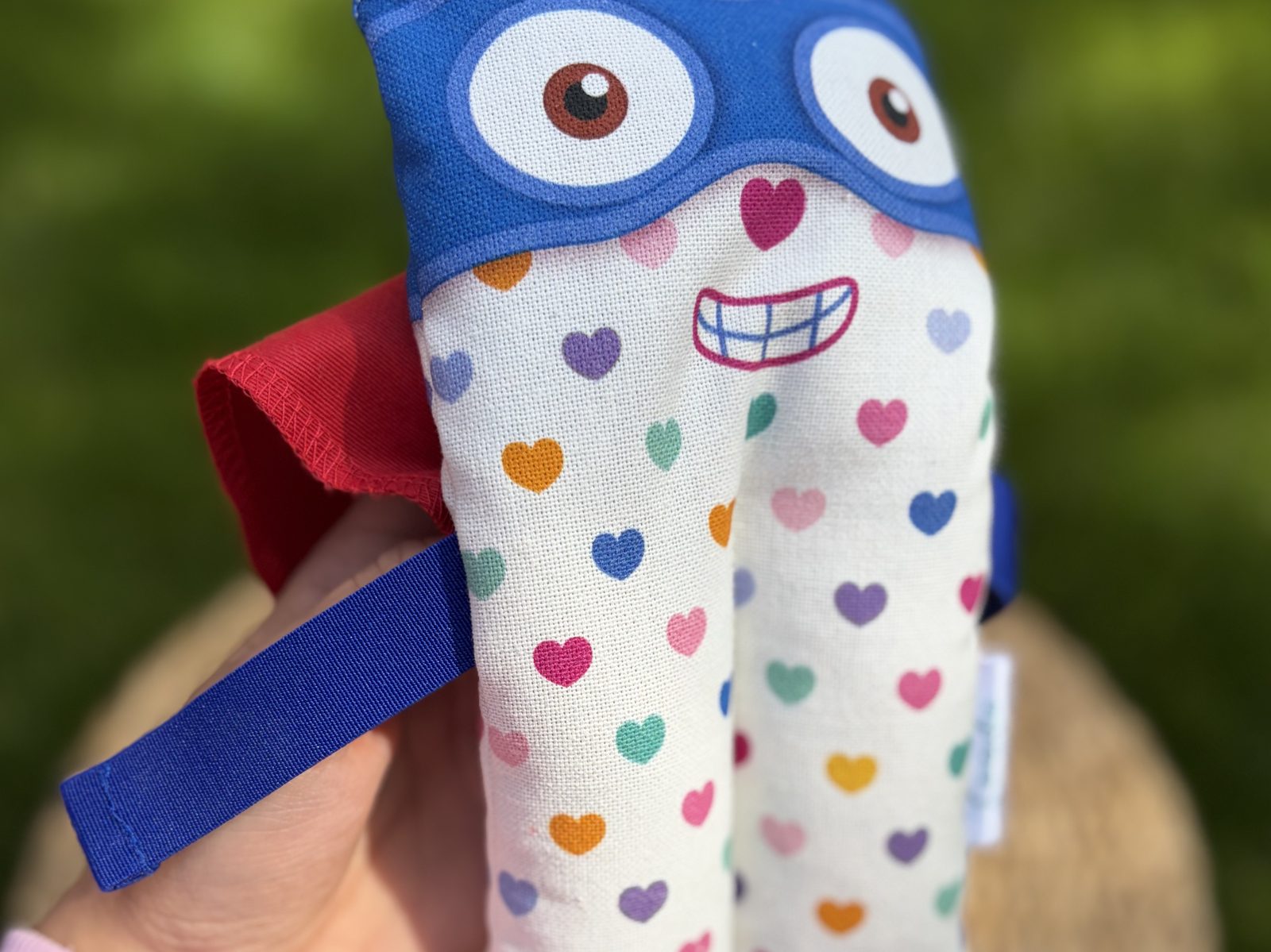 Detail tělíčka Levandulíka se srdíčky a maskou