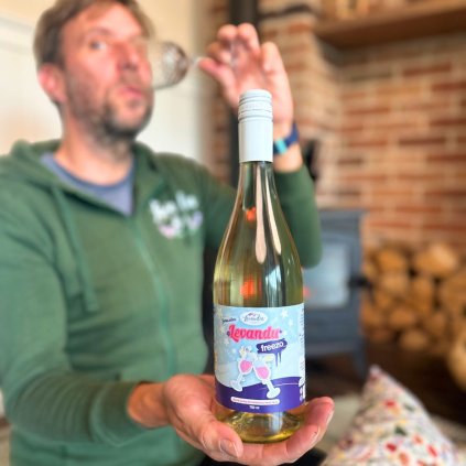 Levandu FREEZO - Zimní edice  Jemně perlivý vinný nápoj