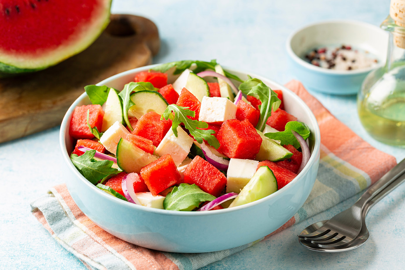 Melounový salát s okurkou, balkánským sýrem a semínky