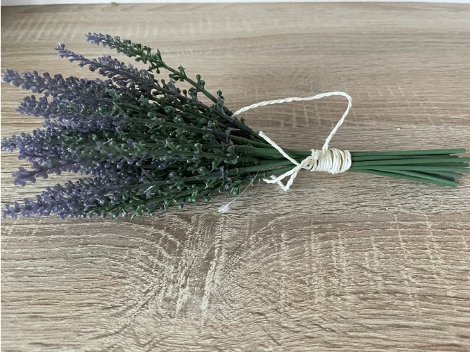 Kytička levandule malá tmavá