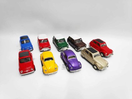Auto retro 11cm kov/plast na baterie se světlem na zpětné natažení mix druhů