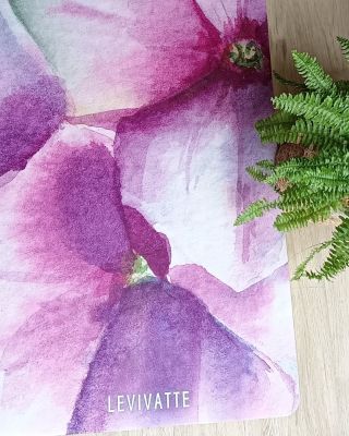 🌸 JARNÍ NOVINKA: PŘEDSTAVUJEME HORTENSIA JÓGAMATKU! 🌸 Jaro klepe na dveře a s ním přichází i první z našich nových...