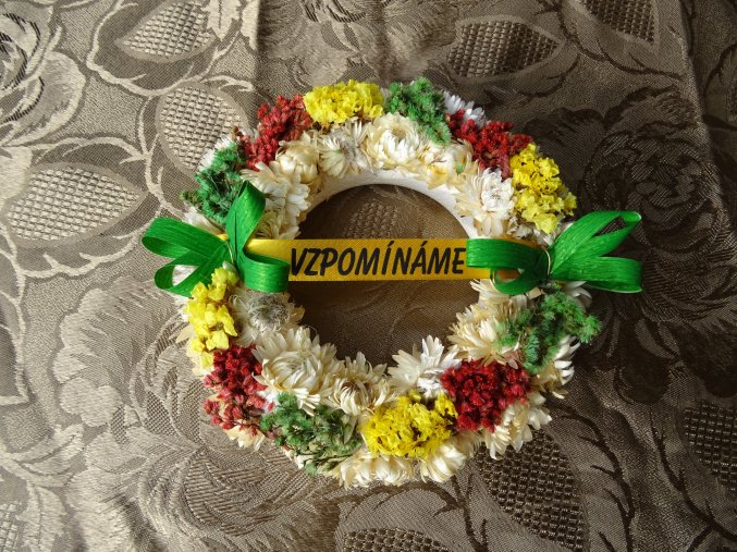 Slaměnkový věneček bílý - zelená mašle - stuha vzpomínáme