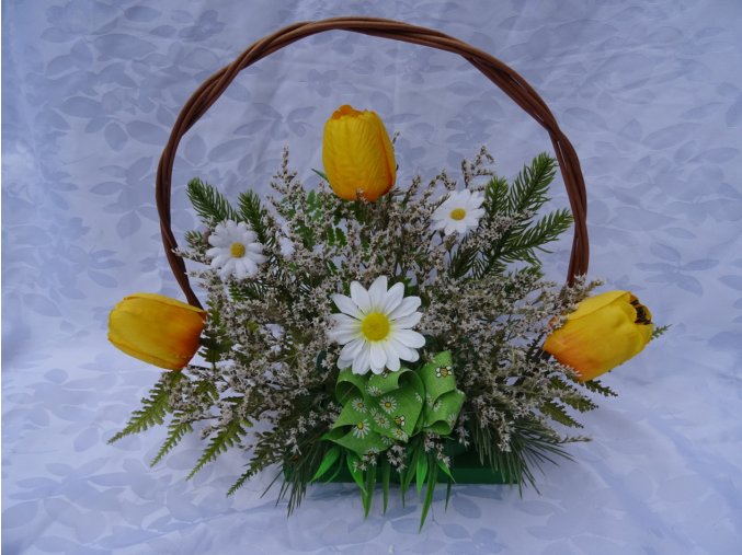 Jarní košík s umělými tulipány -žlutý